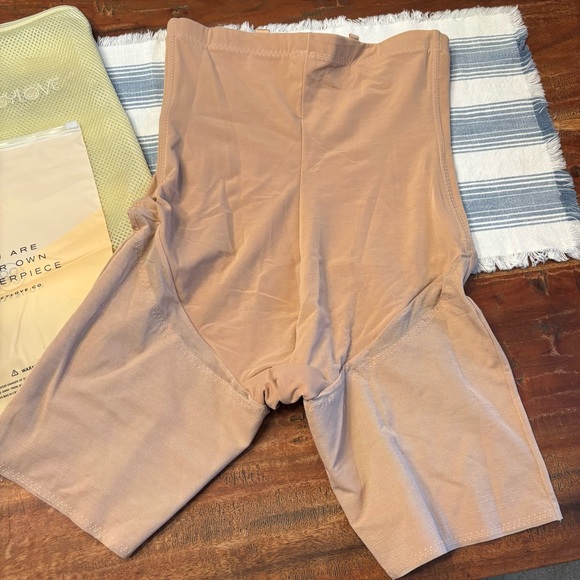 Honeylove Super Power Shorts size Large in Sand Color - Picture 4 of 5